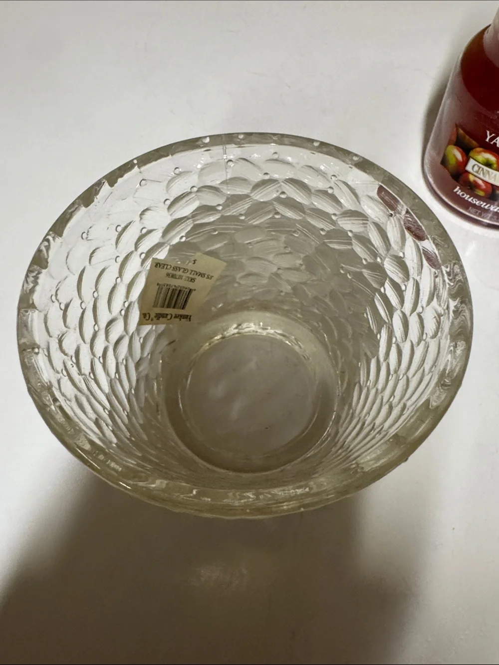 Yankee Candle Cinnamon Appleberry Red Housewarmer with Textured Glass Shade